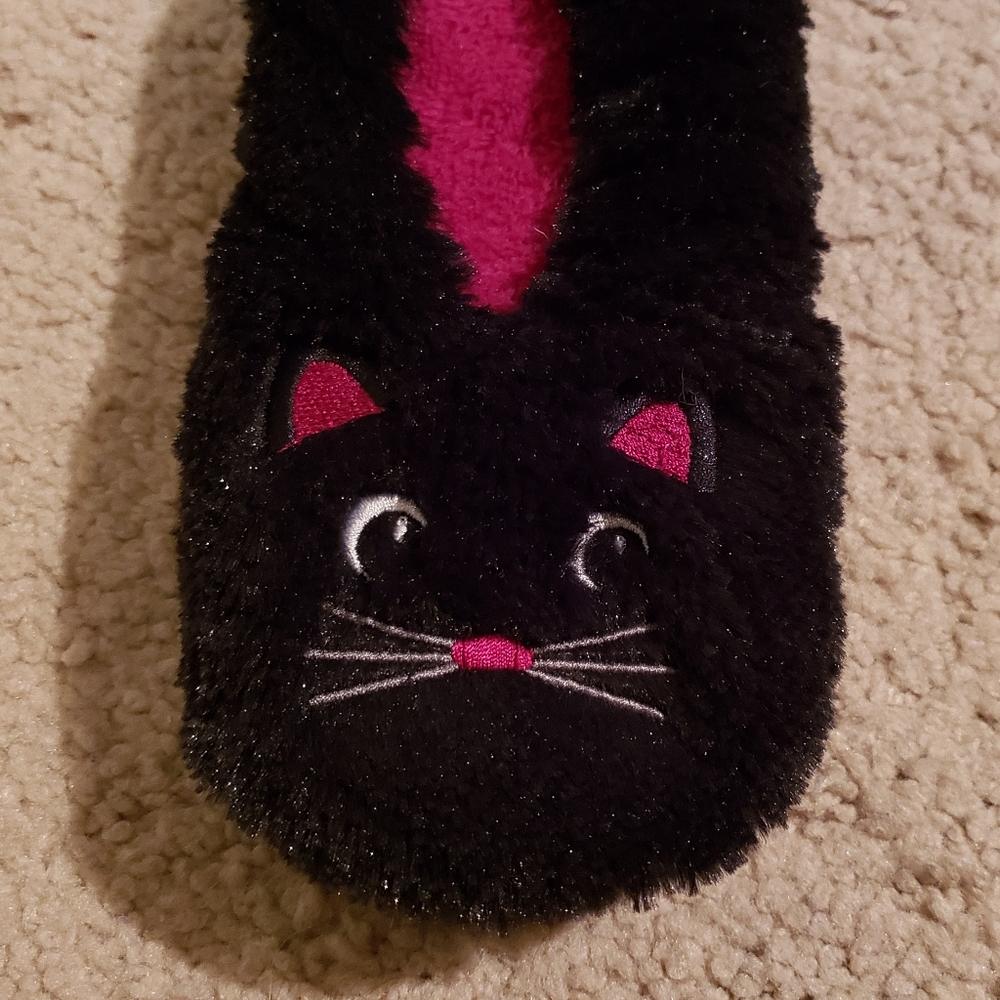 Women's or junior's black cat slippers